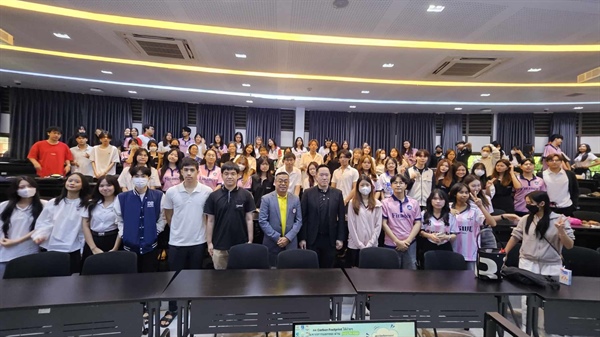 นิสิตคณะบริหารธุรกิจเพื่อสังคม เข้าร่วมฟังการบรรยายจากบริษัทรู้ใจประกันภัย อินชัวร์เทคชั้นนำในประเทศไทย
